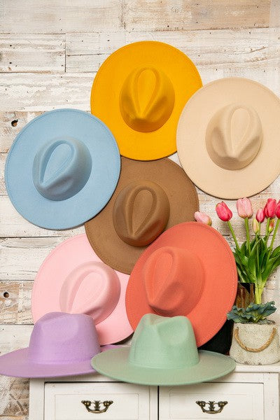 A VINTAGE PLAIN FEDORA HAT