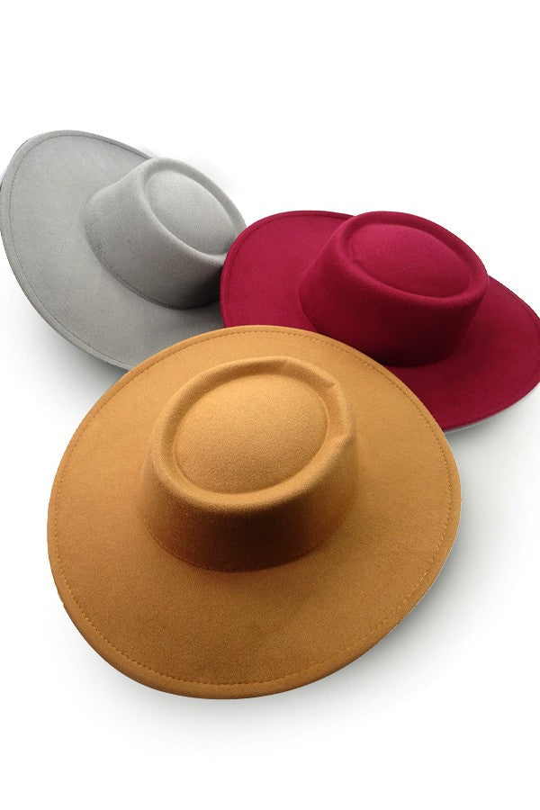 A VINTAGE CLASSIC BOATER HAT